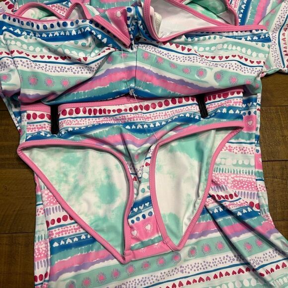 Eddie Bauer Girl's 4-Piece Swim Set - Picture 5 of 7